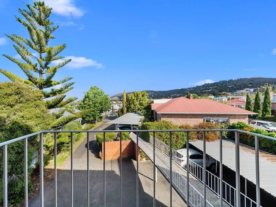 Sandy Bay With River View, Near Utas - Stroll To Cafes And Shops * Hobart
